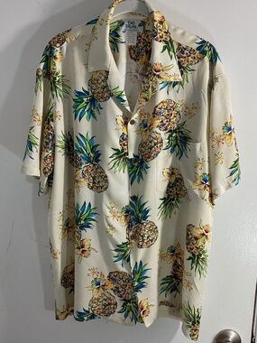 TWO PALMS MEN SZ LARGE HAWAIIAN TROPICAL  PINEAPPLE SHIRT SHORT SLEEVE
